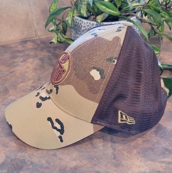 EDMONTON OILERS Women's Sparkle Camo Embroidered Logo Ballcap - Picture 8 of 13